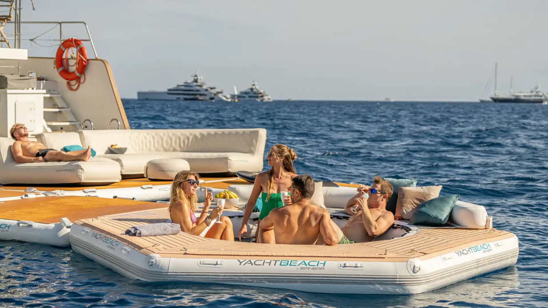 Yachtbeach by Spinera Inflatable HEX Party Zone 2.50 Lounger